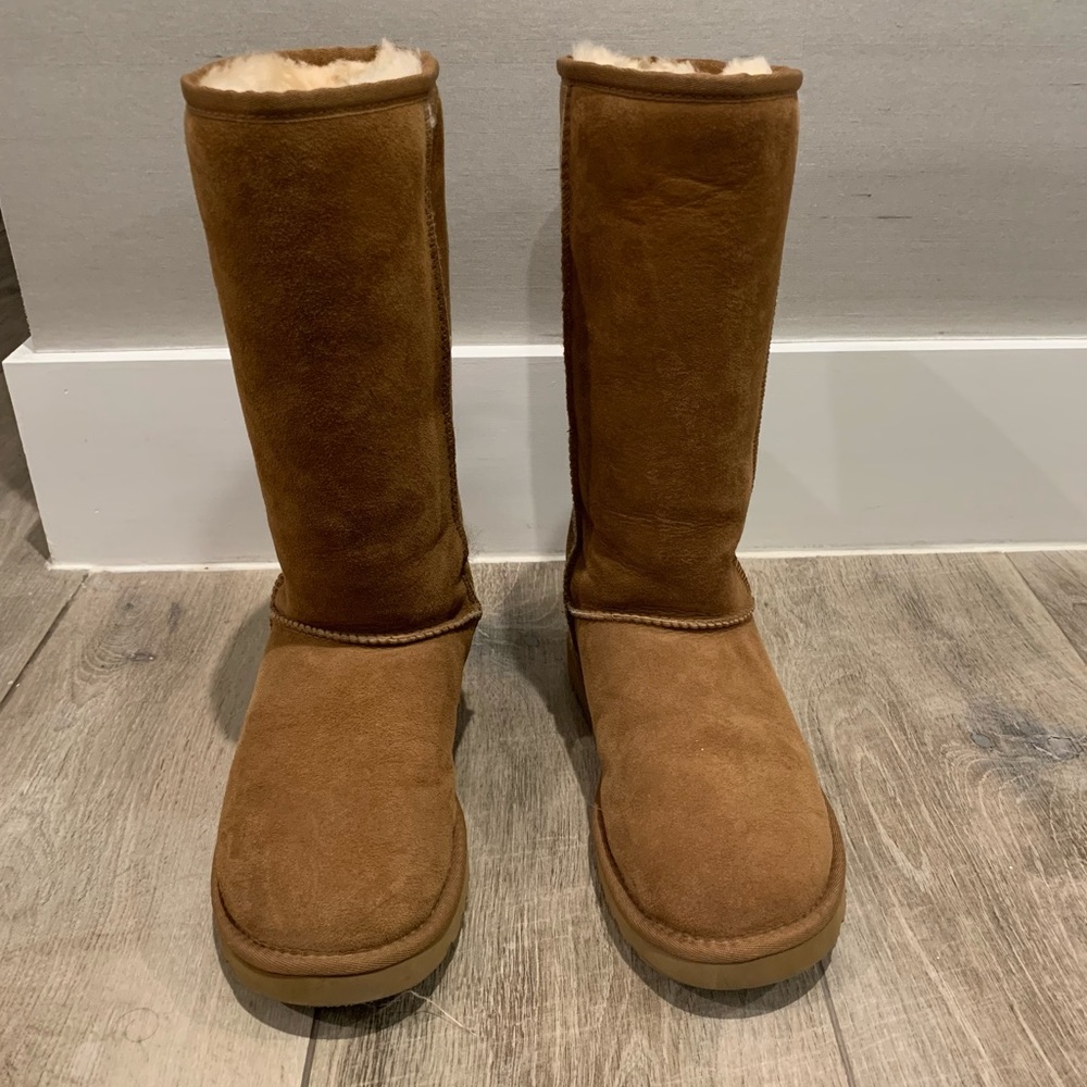 Women’s classic tall Ugg boots 👢 excellent condition